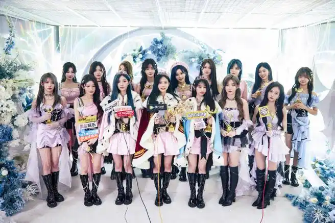 snh48group年度青春盛典#群访返图新一届 top16 成员正式集结报到