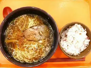 日网友:哈佛大学的食堂真豪华啊