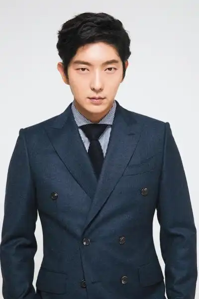 韩剧心头爱男主角李准基