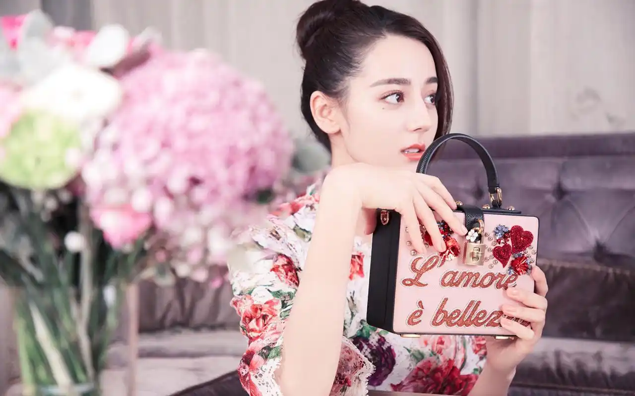 迪丽热巴甜美七夕写真高清壁纸