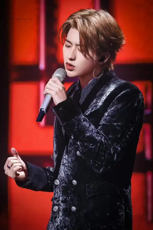 蔡徐坤改编版默片舞台播放破亿,能超过蔡徐坤的只有蔡徐坤!