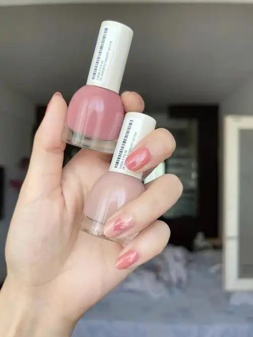 普通手涂干枯玫瑰色指甲油款式