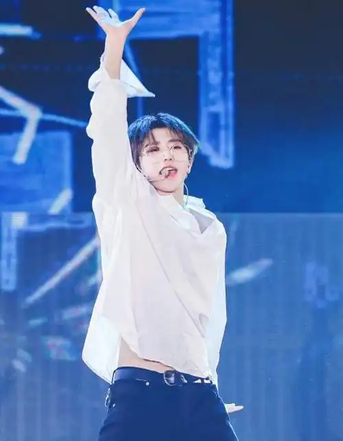 易烊千玺的腹肌,朱正廷的腹肌,蔡徐坤的你们怕是受不了!