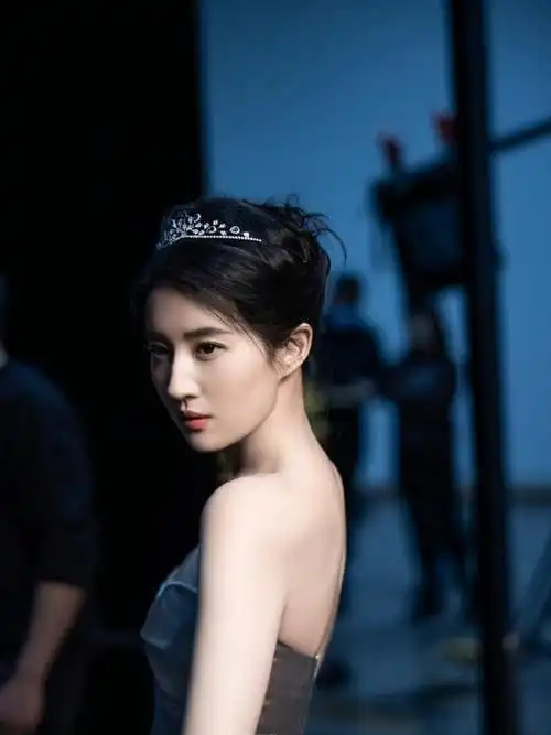 鼻子决定了颜值的上限#    一起来欣赏名画"刘亦菲的侧颜".