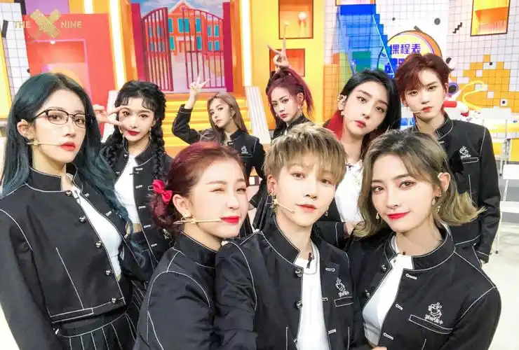 the9全员下班图来了!刘雨昕喻言很霸气,许佳琪赵小棠气质绝了