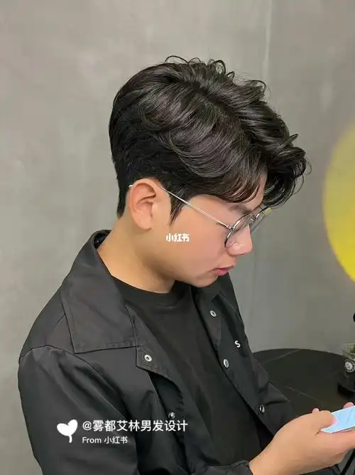 韩式四六分服帖纹理烫男生发型设计