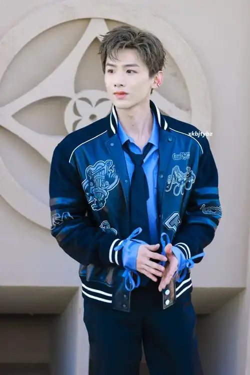 白敬亭海边清冷感大片##lv阿那亚男装大秀