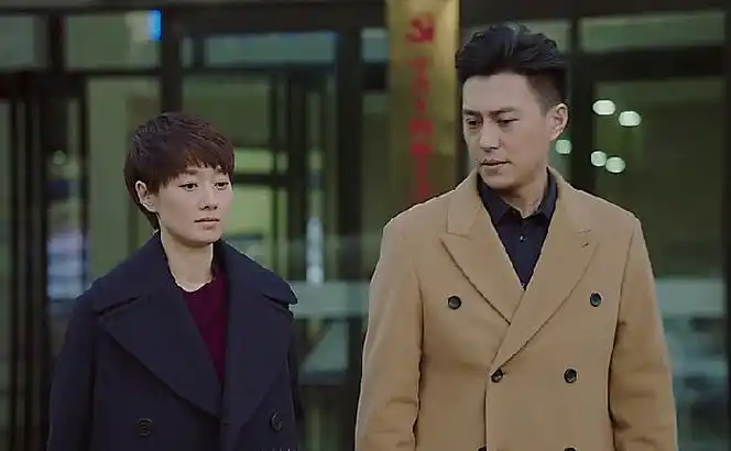 罗子君爱上贺涵就不该,还不受控制地各种来往,甚至在贺涵问她的时候