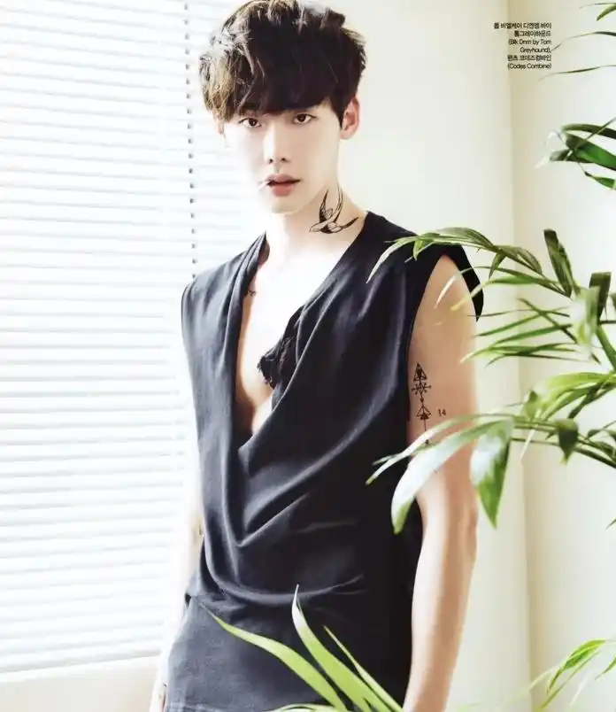 出道以来尺度最大!李钟硕早期爆肌画报回顾,性感撩衣冰块盒腹肌