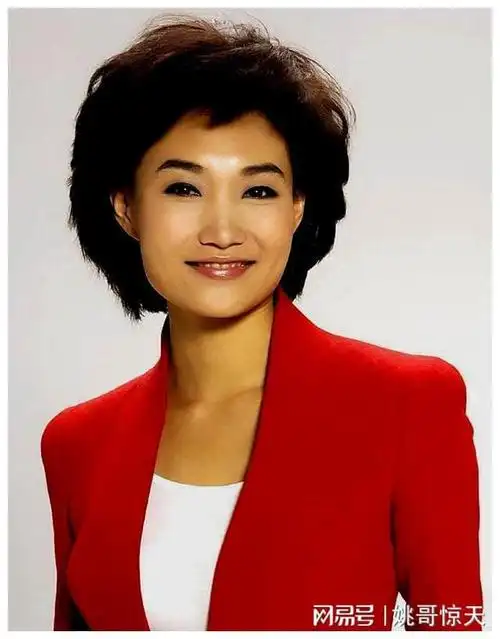 46岁央视主播李梓萌今年有好消息
