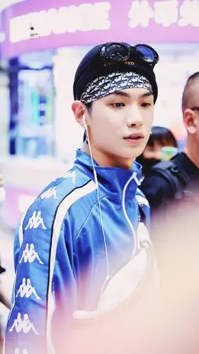 黄明昊justin蓝发