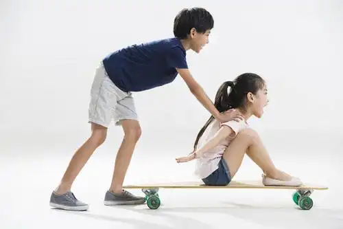 幸福,纯洁,北京,中国,亚洲,连接,弯腰,滑,短裤,玩,休闲装,刺激,小孩