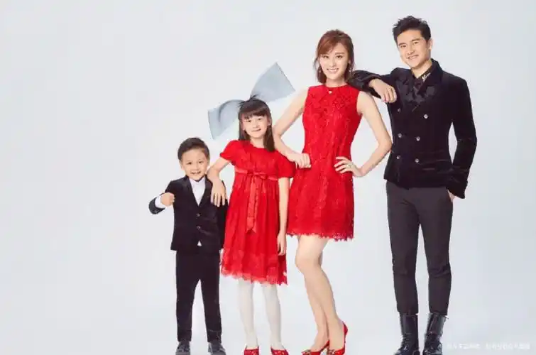 一家四口儿女双全真幸福