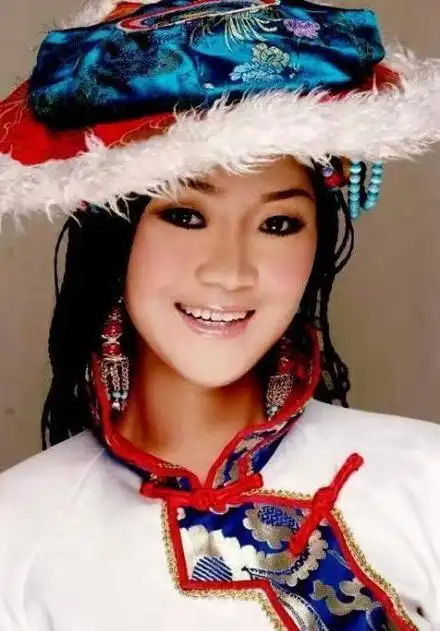 被刀郎42次告上法庭,结婚生子的降央卓玛,已经走上一条不归路