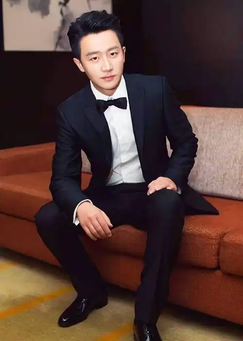 当红小生黄轩:单亲母亲抚养他长大,继母给予他温暖_曹平_甘肃兰州