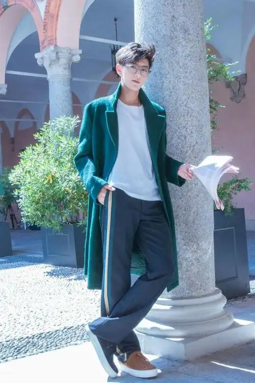 黄子韬时髦造型,街头酷boy的范十足,跟着穿就对了!