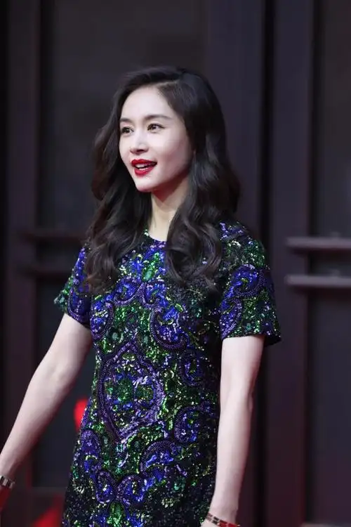 王子文是当下最受欢迎的女演员之一,不仅演技出众,还拥有着令人羡慕的