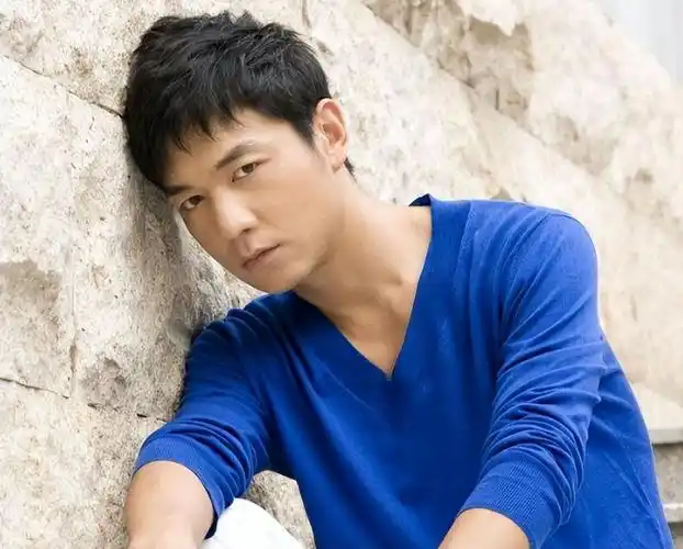 伍六一邢佳栋曾被北影开除演技一级棒出道至今不瘟不火