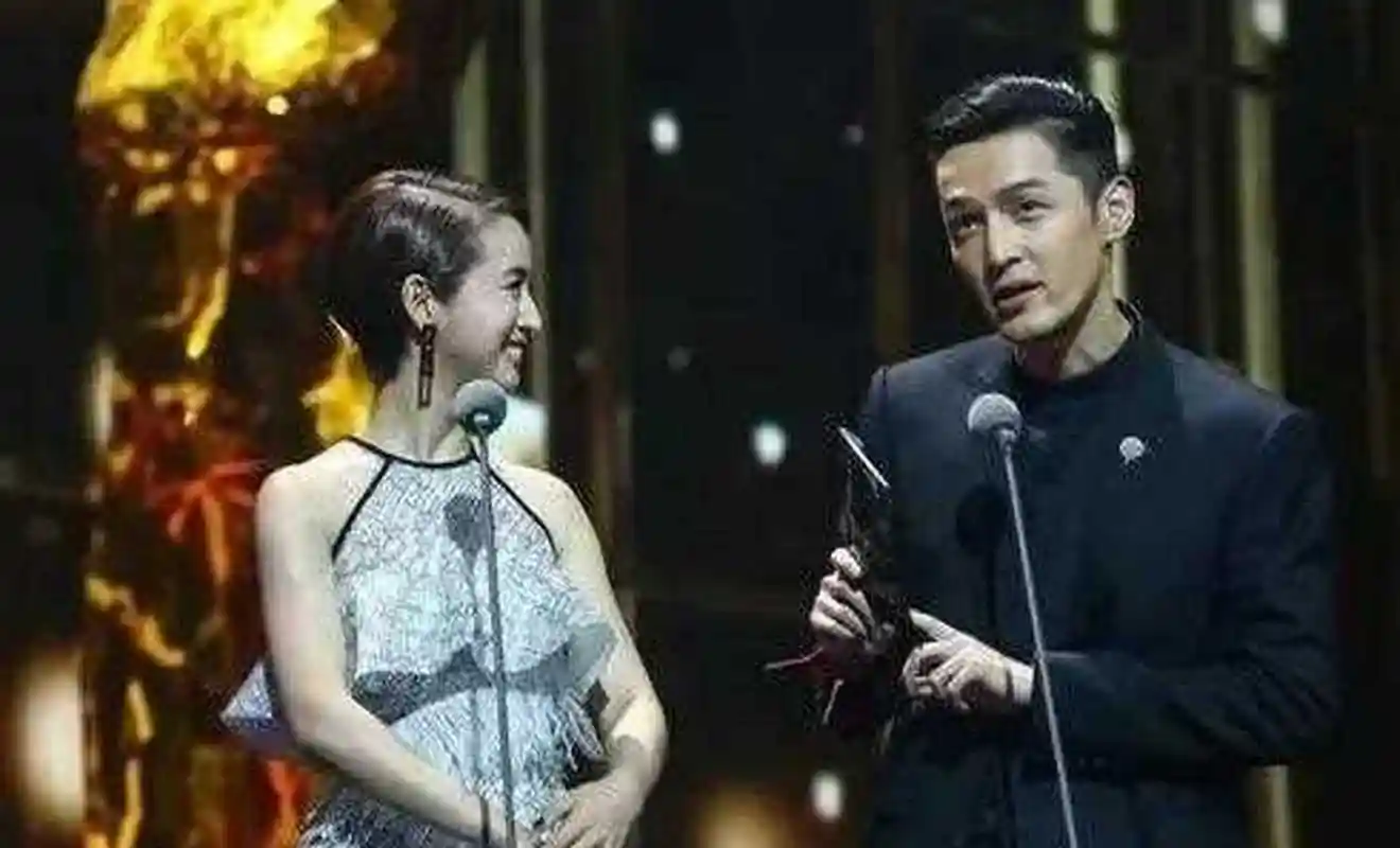 胡歌看林依晨的眼神我能嗑一辈子!