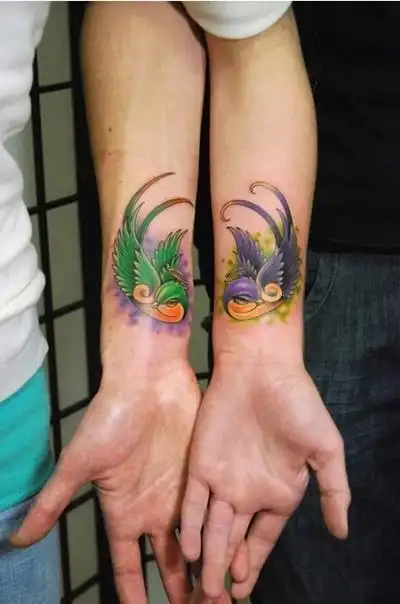 心心相印的情侣手臂纹身图案大全