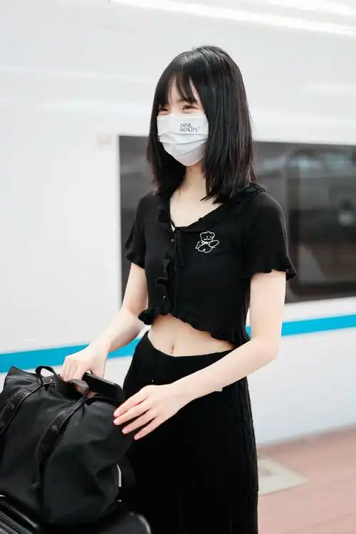 郑乃馨超话znx#郑乃馨硬糖少女303门面主唱#3837