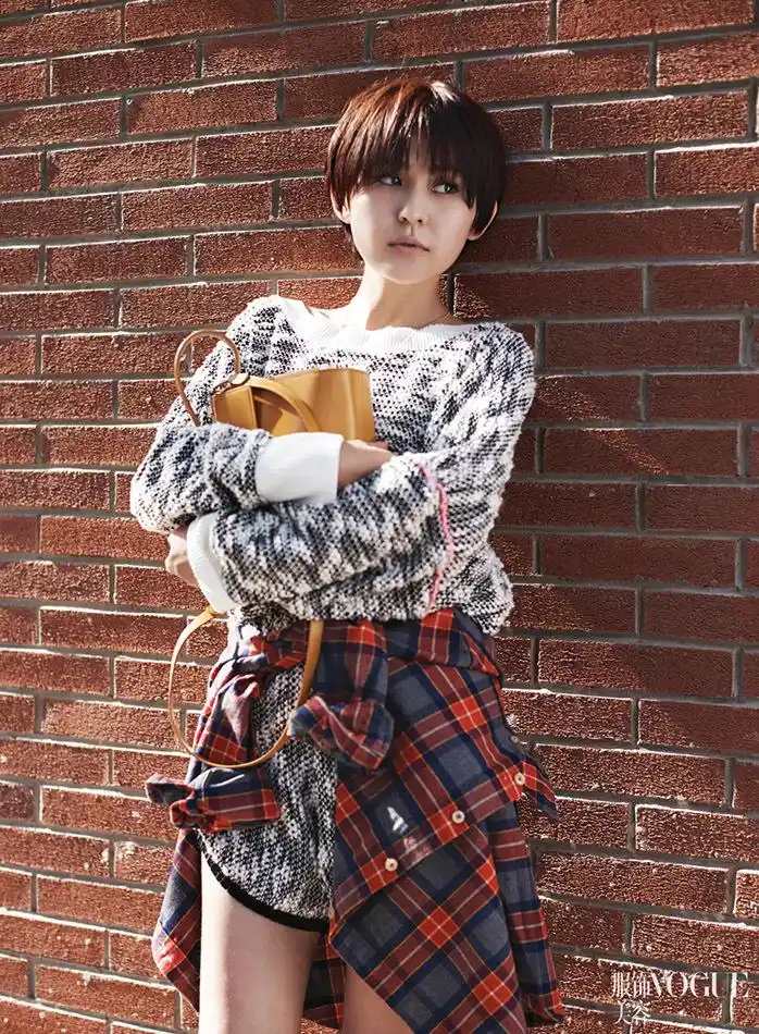 组图:热依扎写真秀美腿 宁贵人变短发魅力依旧