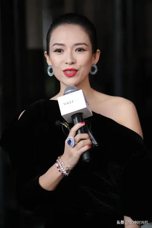 章子怡出席活动红唇高跟 明星美图狂 1小时前 我要分享