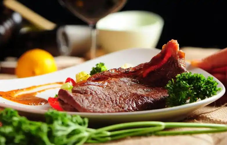 吃牛排怎么吃优雅(西餐带骨牛排怎么吃)-52线报网