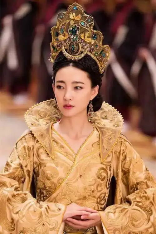 有着"素颜女神"之称的王丽坤,2004年因出演古装剧《七剑下天山》进入