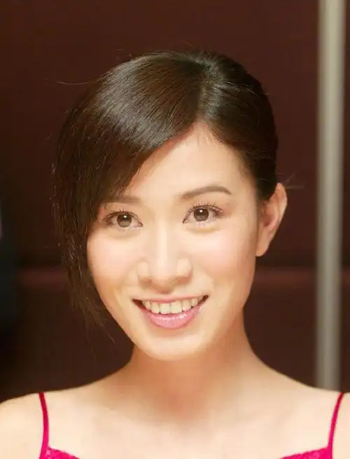 佘诗曼早年旧照曝光,满满胶原蛋白比网红滤镜自然美太多_网易订阅