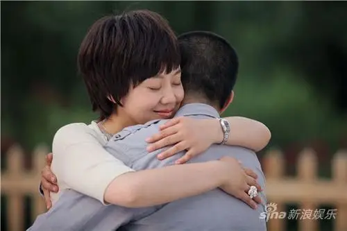 《亲爱的》闫妮何冰携手演绎明媚的忧伤_伊秀娱乐网|yxlady.com