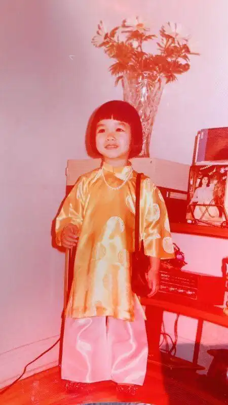 蔡少芬小时候皮肤黝黑像个坏小子,钟丽缇从小美到大