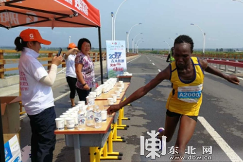 2017五大连池火山国际马拉松激情开跑 9000余名中外运动员参赛