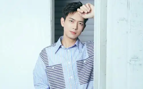 电脑壁纸 明星 大陆明星 李现时尚干净清爽帅气迷人写真