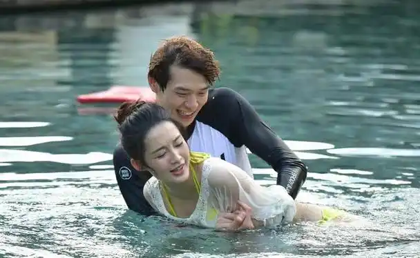 李沁魏大勋《我们相爱吧》综艺剧照!