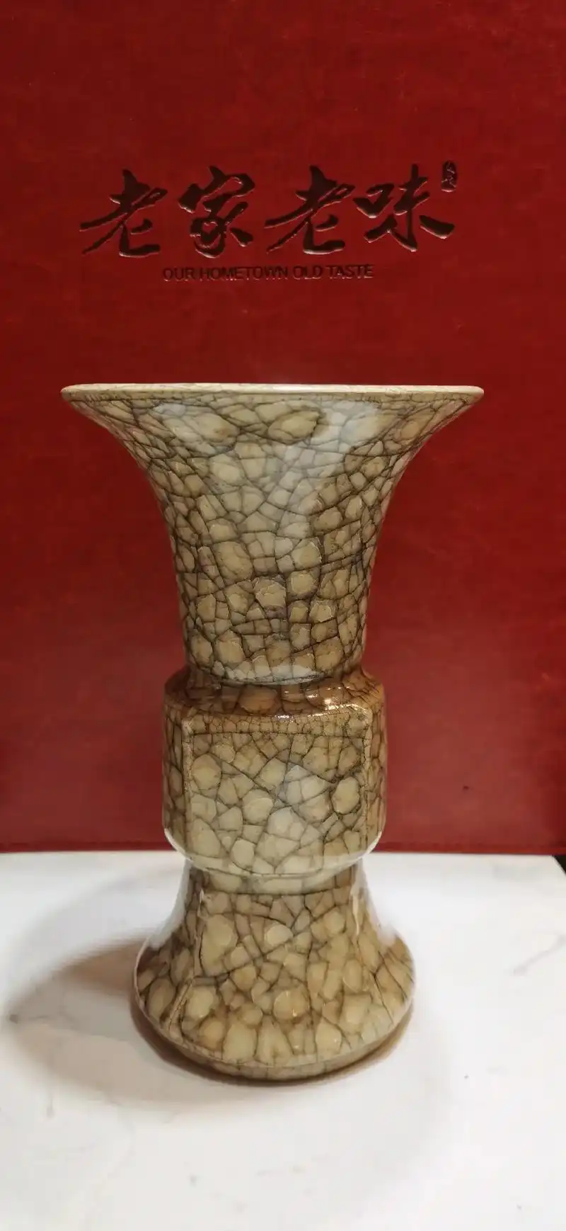 宋代哥窑花觚#折角棱线分明,线条苑转自然#釉色润泽,冰裂纹# - 抖音