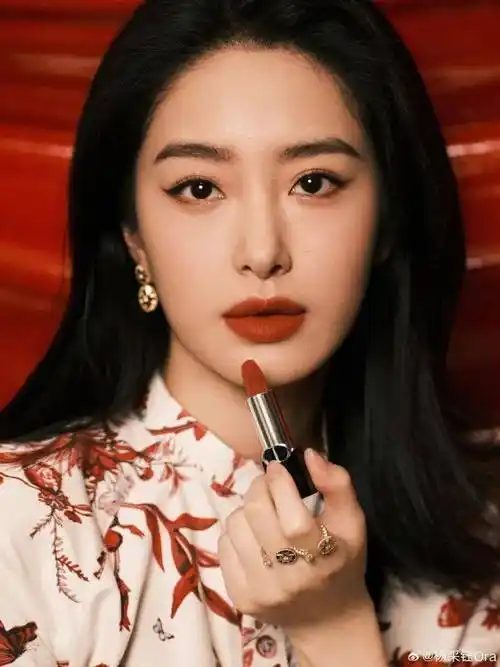 杨采钰靓丽写真风情万种雪肤玉貌曼妙身材性感迷人