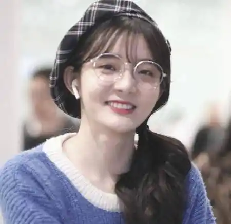 而当时被王一博夸赞长相非常可爱的王晴,也是因为好看的外表获得了