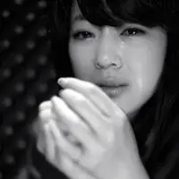 失恋伤心哭泣流泪的女生伤感头像