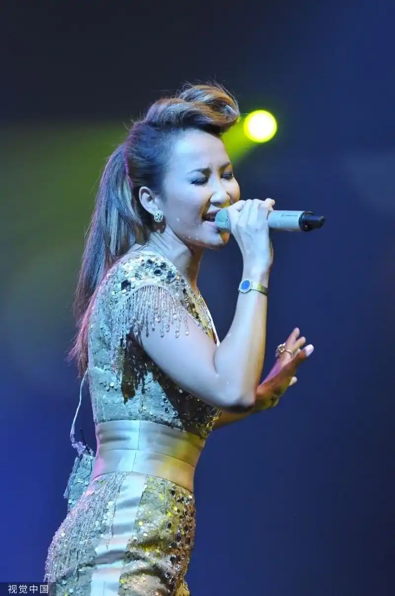 组图:李玟抑郁症轻生离世 出道三十年呈现众多经典舞