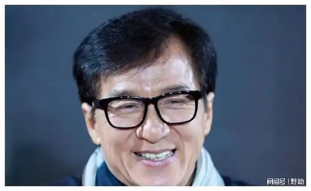 然而,由于他作为劣迹艺人的吸毒史,公众对他执导的电影《北京朝九晚五