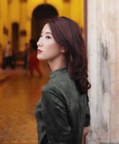 陈赫前妻晒与男友合照,同框恩爱好般配,果然当初做对了选择_许婧来