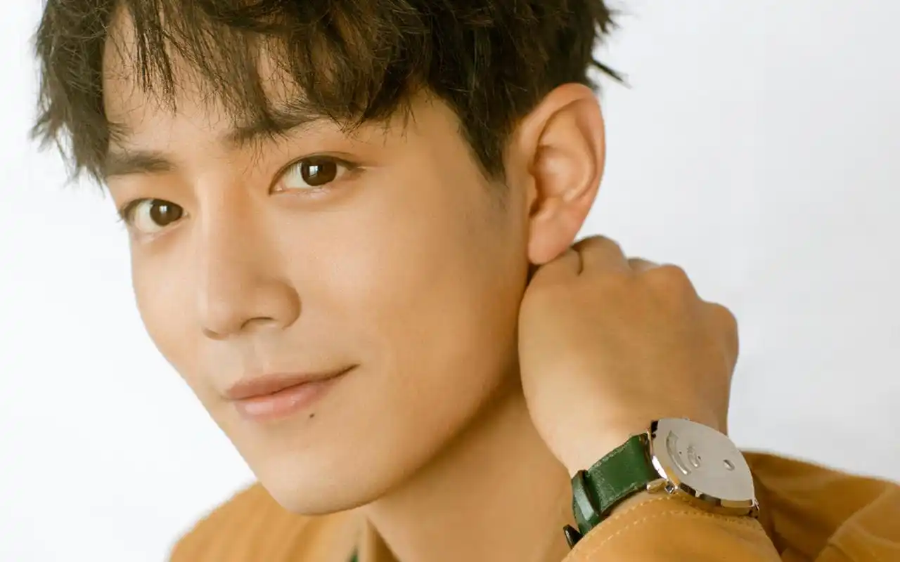 肖战帅气迷人写真桌面壁纸