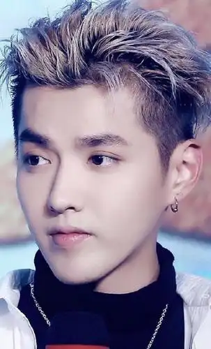 盘点吴亦凡个性另类的发型发色,颜值高造型酷,简直帅到爆炸