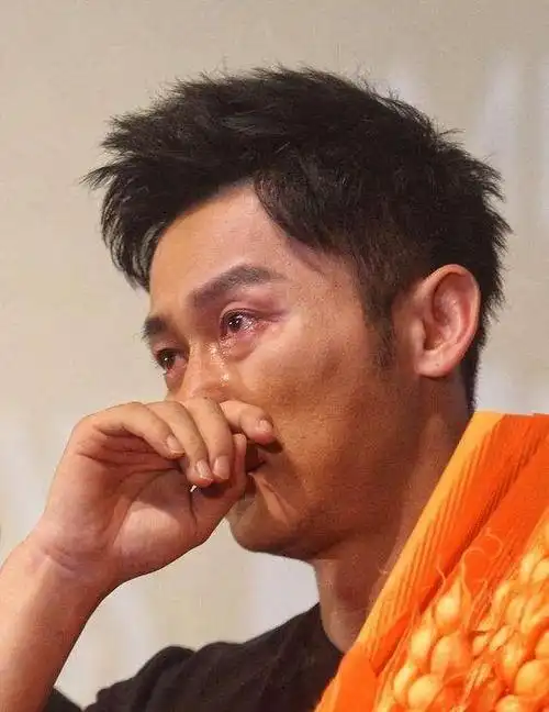 《空天猎》票房不佳压力大, 李晨第一天路演哭成了泪人!