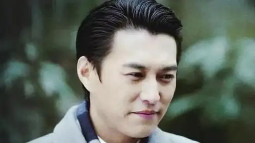 梳背头的男明星谁最帅?靳东男人味,李易峰很萌,最后一个叫大哥