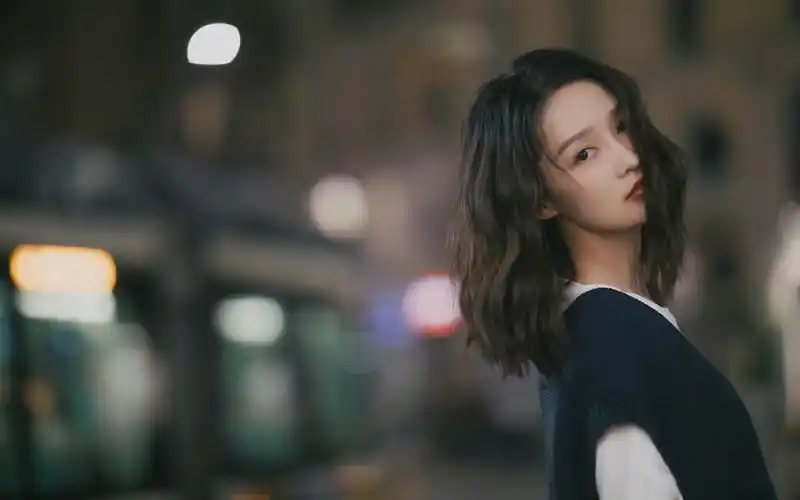 李沁时髦街拍高清桌面壁纸