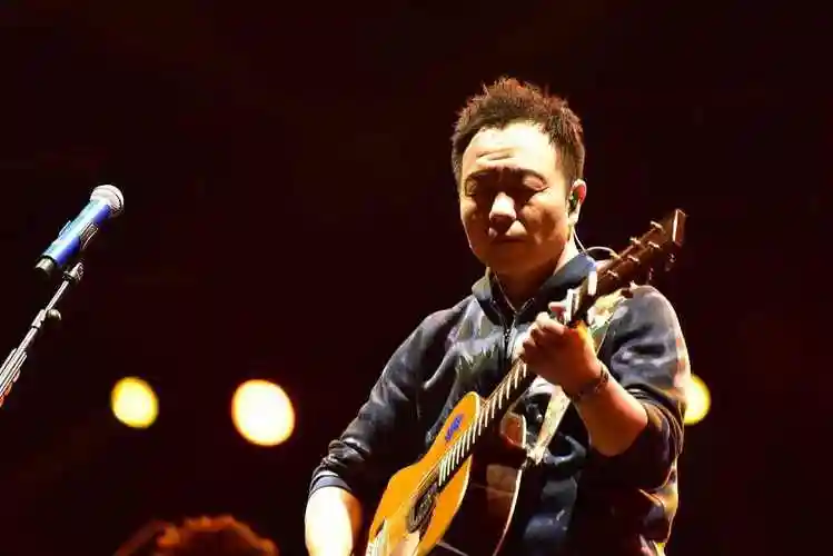 许巍最经典的歌曲(许巍个人资料简介照片)