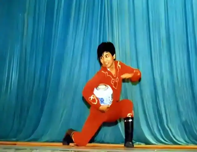 歌手沙宝亮:与初恋妻子离婚后,再婚娶小16岁女友却不被看好 - 娱乐