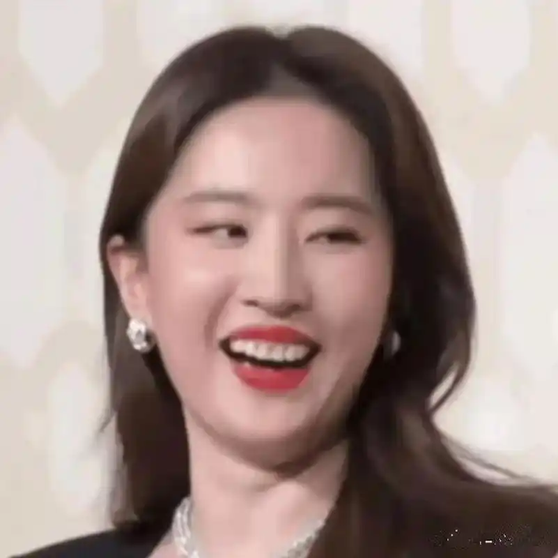 刘亦菲笑起来露牙龈也超美